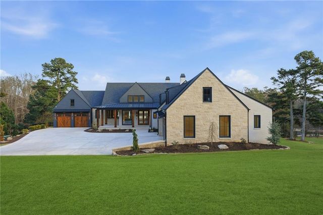8510 Blue Heron Dr, Gainesville, GA 30506