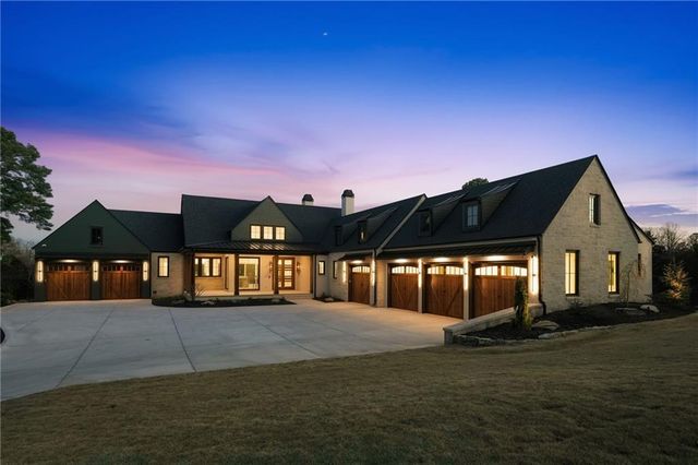 8510 Blue Heron Dr, Gainesville, GA 30506