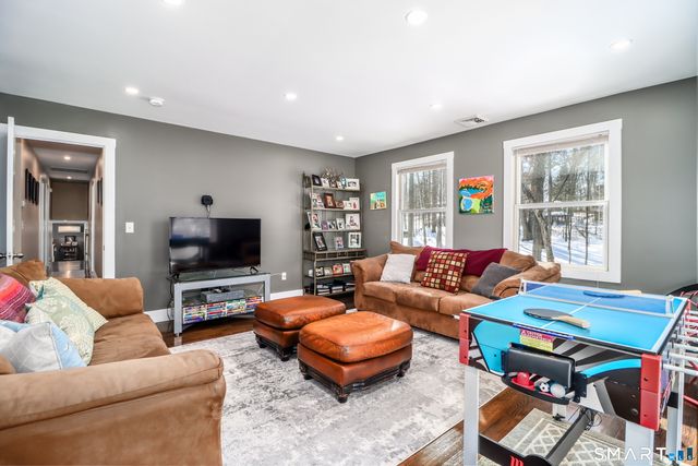 8 Marilyn Road, Brookfield, CT 06804