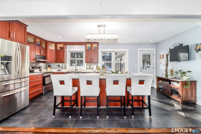 8 Marilyn Road, Brookfield, CT 06804