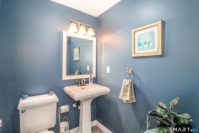 8 Marilyn Road, Brookfield, CT 06804