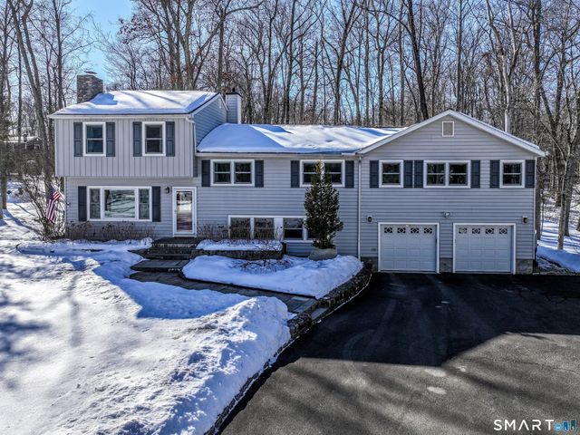 8 Marilyn Road, Brookfield, CT 06804