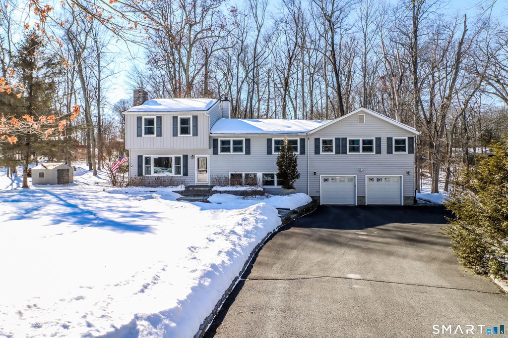 8 Marilyn Road, Brookfield, CT 06804