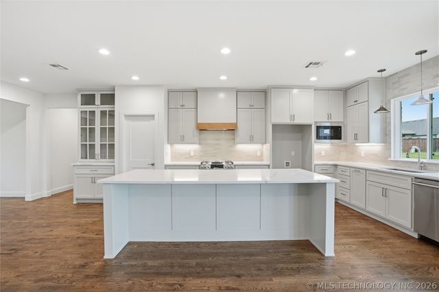 1831 E 44th Street, Sand Springs, OK 74063