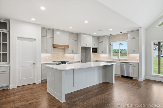 1831 E 44th Street, Sand Springs, OK 74063