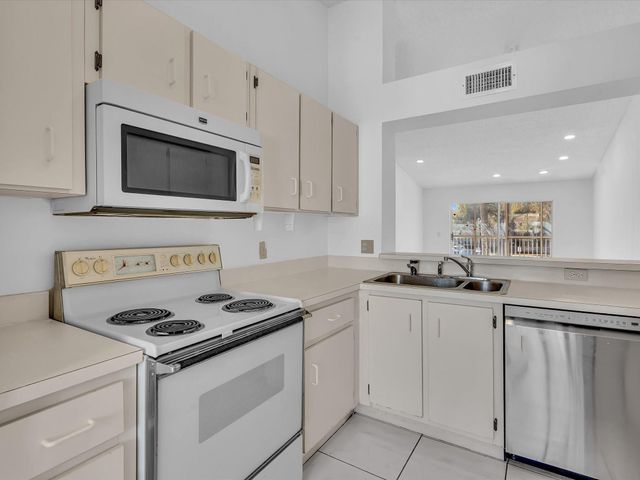 7663 Trent Drive 216, Tamarac, FL 33321