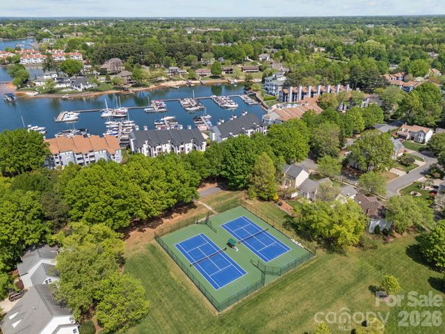 18749 Vineyard Point Lane, Cornelius, NC 28031
