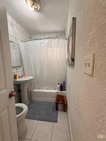1001 Wilson Avenue, Bakersfield, CA 93308