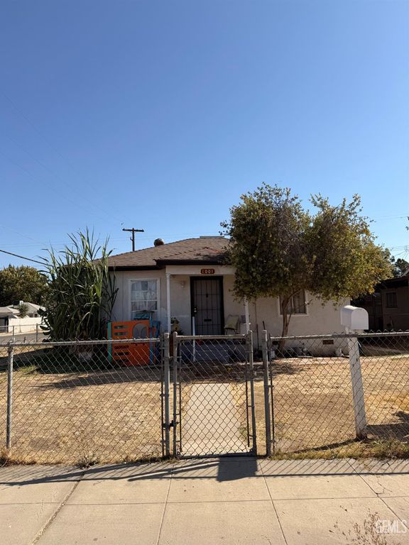 1001 Wilson Avenue, Bakersfield, CA 93308