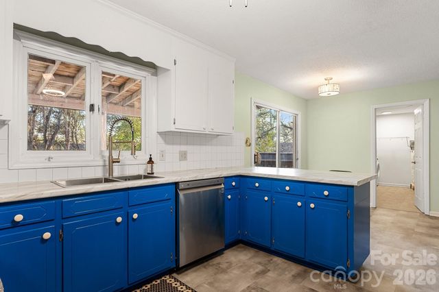 9118 Windjammer Drive, Tega Cay, SC 29708