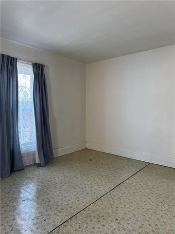 222,223 Keystone Way, Ellwood City, PA 16117