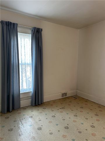 222,223 Keystone Way, Ellwood City, PA 16117