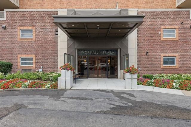 310 W 49 Street 101, Kansas City, MO 64112