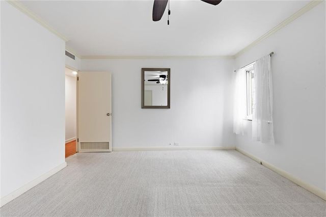 310 W 49 Street 101, Kansas City, MO 64112