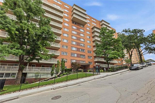 310 W 49 Street 101, Kansas City, MO 64112