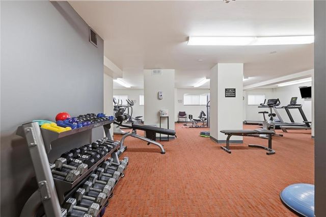 310 W 49 Street 101, Kansas City, MO 64112