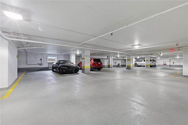 310 W 49 Street 101, Kansas City, MO 64112