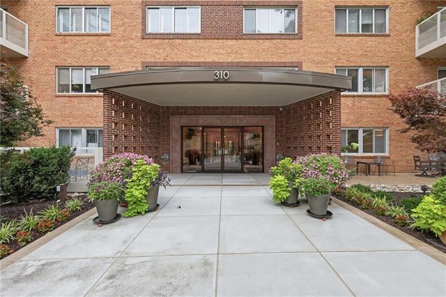 310 W 49 Street 101, Kansas City, MO 64112