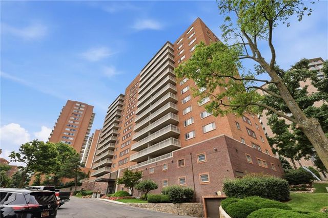 310 W 49 Street 101, Kansas City, MO 64112