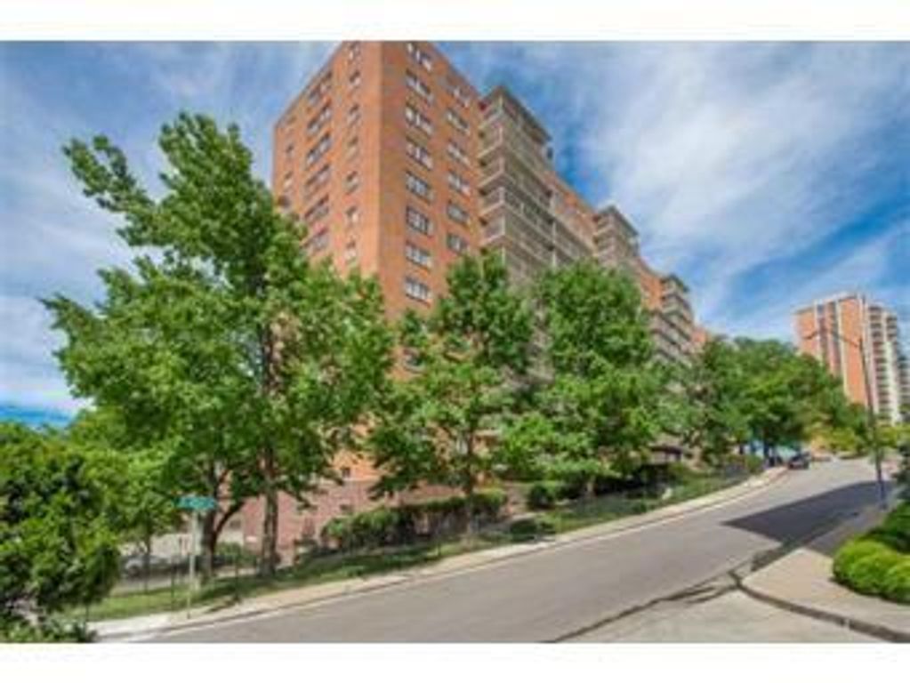 310 W 49 Street 101, Kansas City, MO 64112
