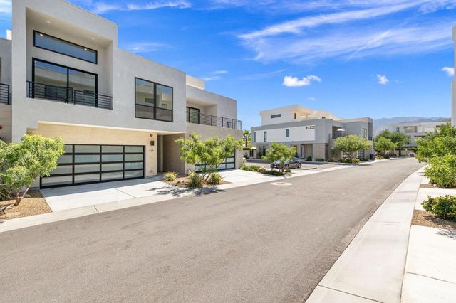 928 Galaxy Drive, Palm Springs, CA 92264