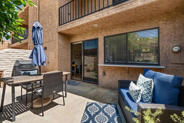 5794 Los Coyotes Drive, Palm Springs, CA 92264
