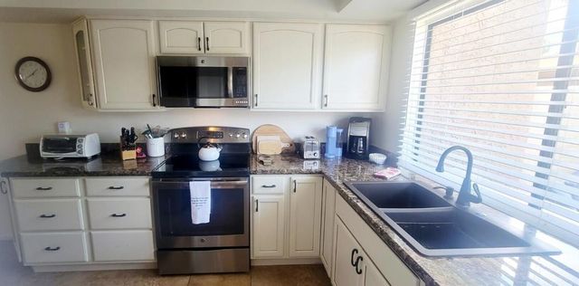 5794 Los Coyotes Drive, Palm Springs, CA 92264