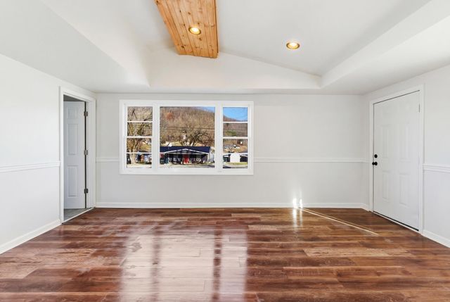 2919 Scaffold Cane Road, Berea, KY 40403