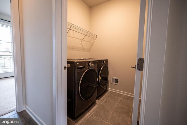 14304 BECKETT GLEN CIR, Chantilly, VA 20151