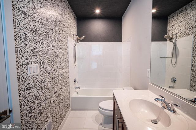 14304 BECKETT GLEN CIR, Chantilly, VA 20151
