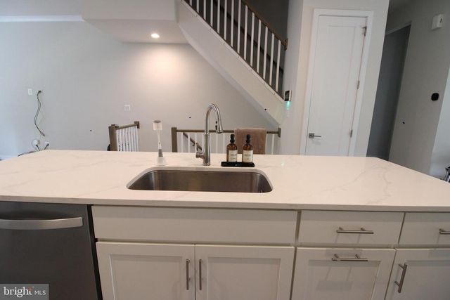 14304 BECKETT GLEN CIR, Chantilly, VA 20151