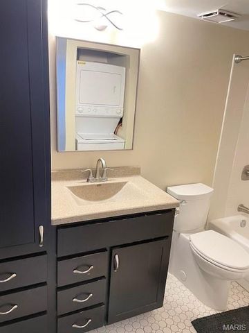 12970 Bryce Canyon Drive B, Maryland Heights, MO 63043