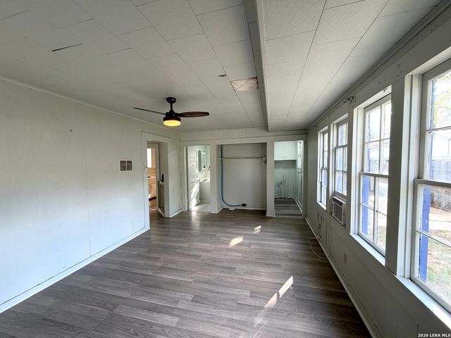 619 S ERKEL AVE, Seguin, TX 78155
