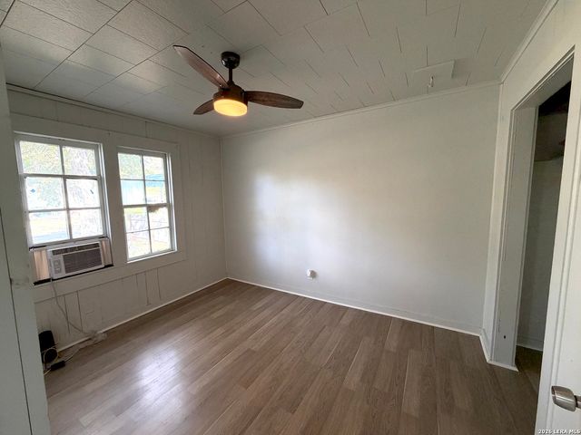 619 S ERKEL AVE, Seguin, TX 78155