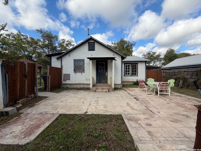 619 S ERKEL AVE, Seguin, TX 78155