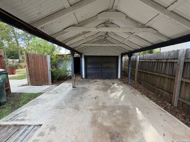 619 S ERKEL AVE, Seguin, TX 78155