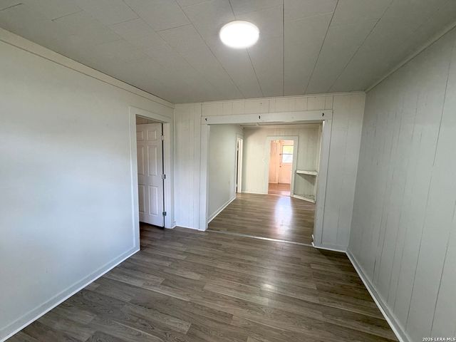 619 S ERKEL AVE, Seguin, TX 78155