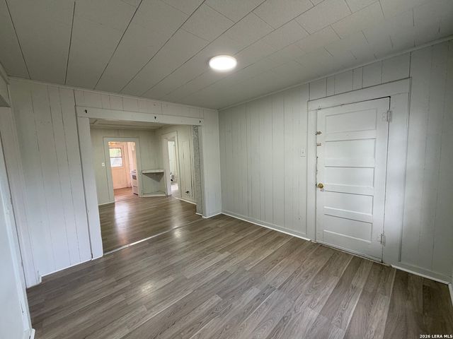 619 S ERKEL AVE, Seguin, TX 78155