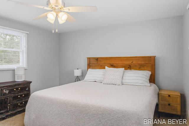 32 W Mckinley Avenue, Zeeland, MI 49464