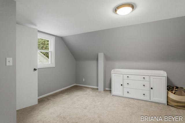 32 W Mckinley Avenue, Zeeland, MI 49464