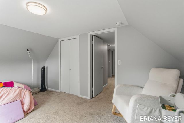 32 W Mckinley Avenue, Zeeland, MI 49464