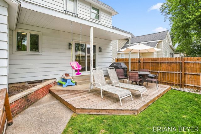 32 W Mckinley Avenue, Zeeland, MI 49464
