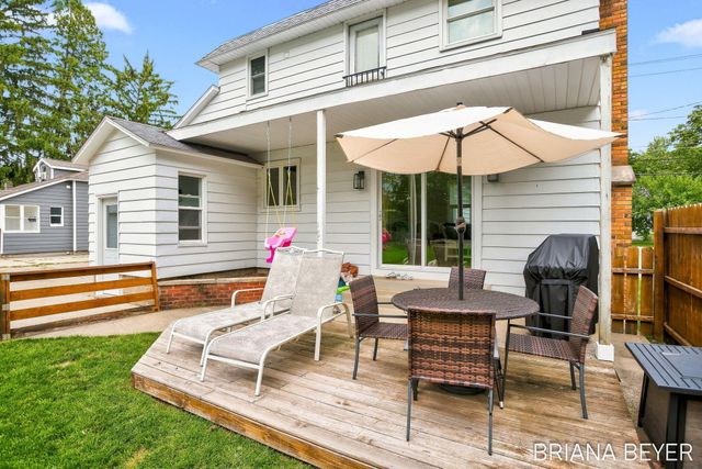32 W Mckinley Avenue, Zeeland, MI 49464