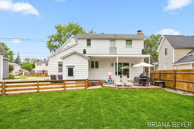 32 W Mckinley Avenue, Zeeland, MI 49464