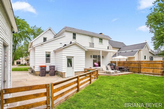 32 W Mckinley Avenue, Zeeland, MI 49464