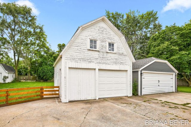 32 W Mckinley Avenue, Zeeland, MI 49464
