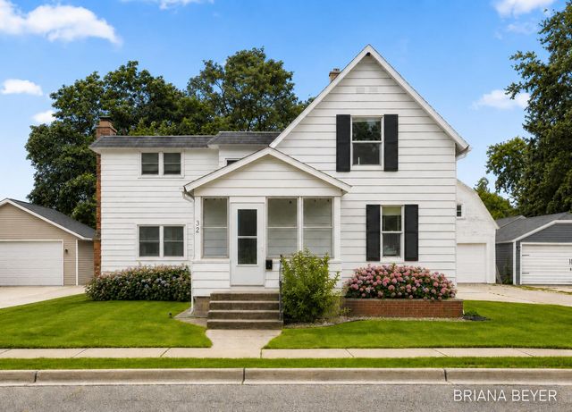 32 W Mckinley Avenue, Zeeland, MI 49464