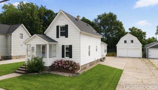 32 W Mckinley Avenue, Zeeland, MI 49464