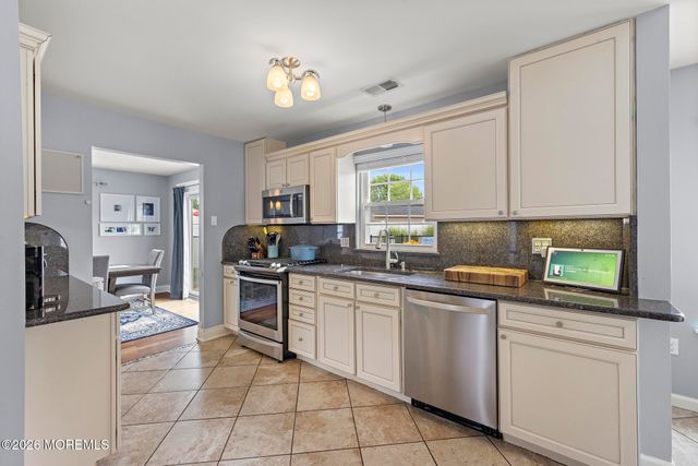 86 Colonial Drive, Tinton Falls, NJ 07712