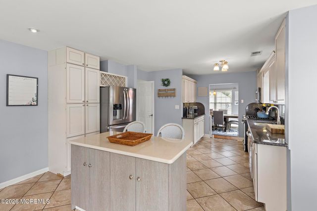 86 Colonial Drive, Tinton Falls, NJ 07712